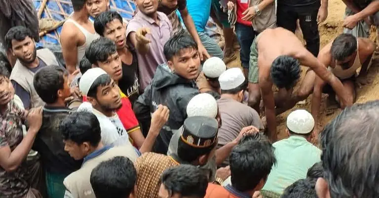 ধসে যাওয়া ভূমির নিচে চাপা পড়েছে অনেকে